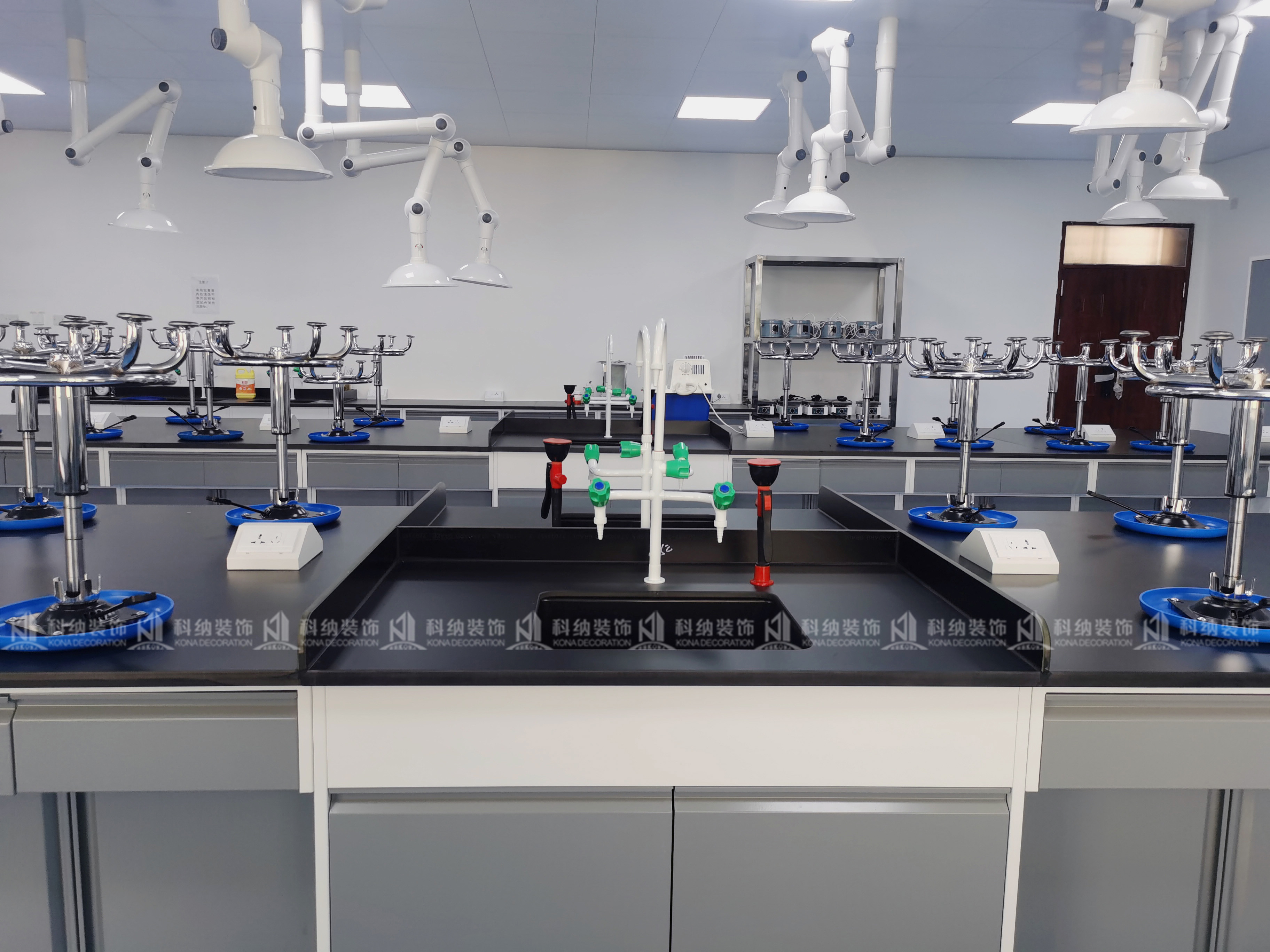 学校实验室装修实景2.jpg